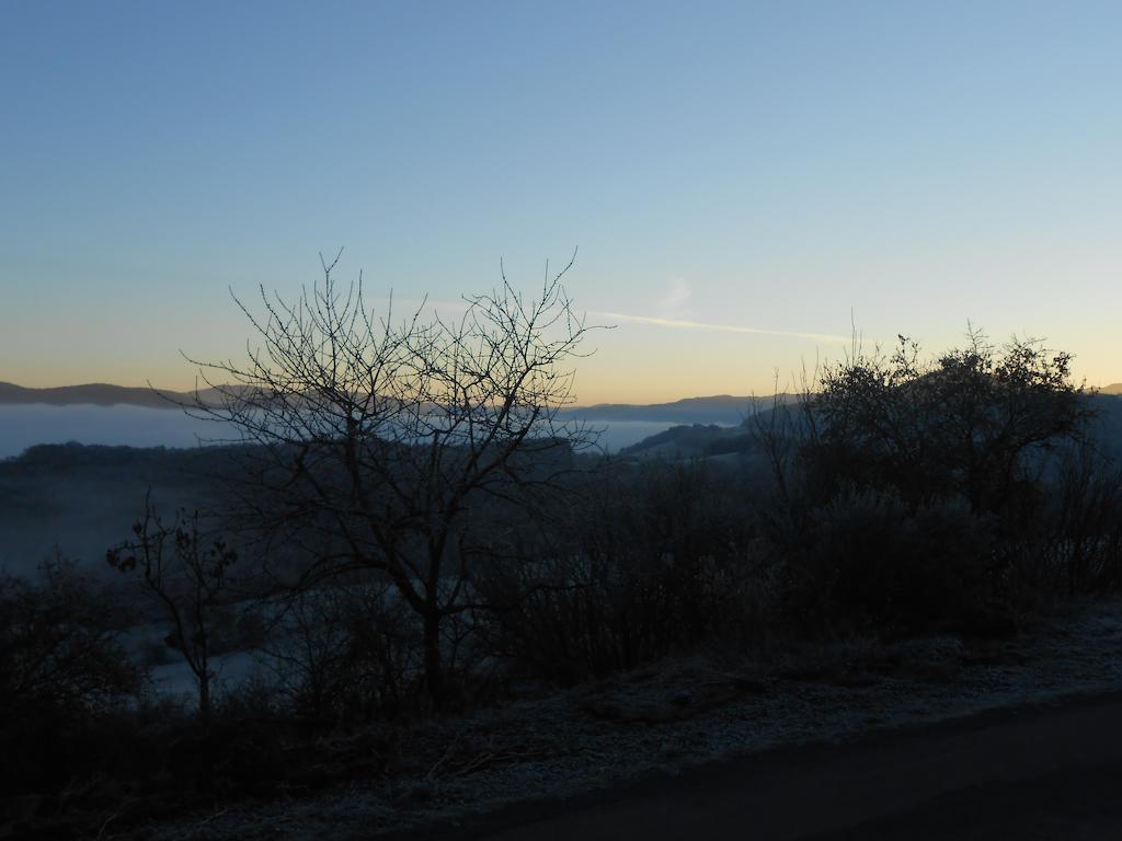 Gite Des Monts Saint-Izaire Exterior foto