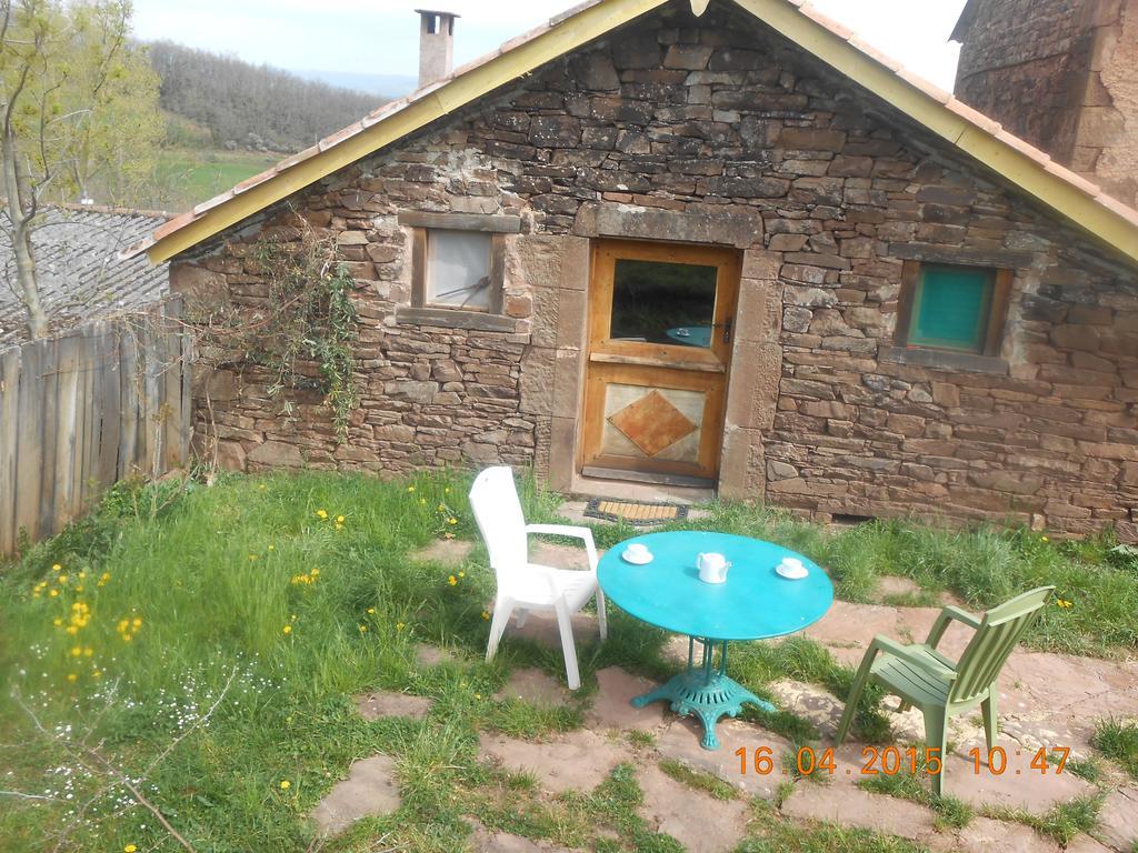 Gite Des Monts Saint-Izaire Exterior foto