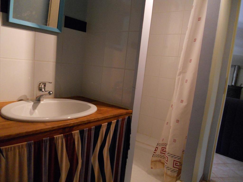 Gite Des Monts Saint-Izaire Zimmer foto